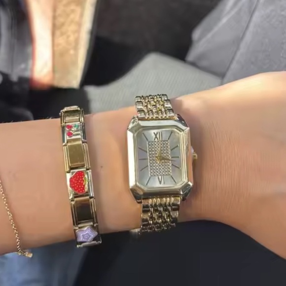 Classic Elegant Gold Crystal Watch